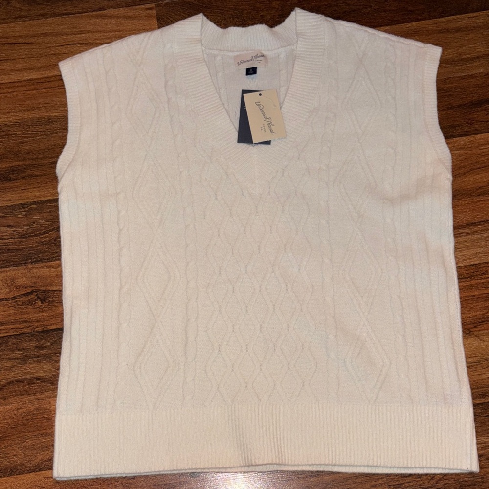 Universal Thread Cream Cable Knit V-Neck Sweater Vest